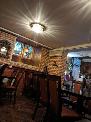 New Delhi - Gastronomi och hotellverksamhet