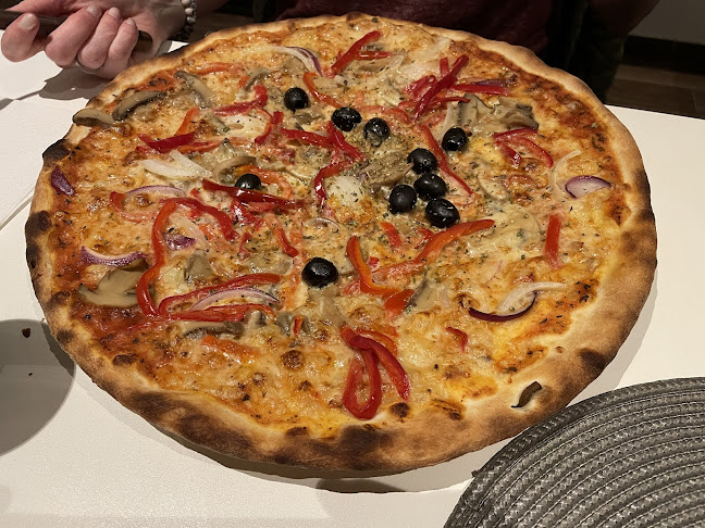 Opinii despre Restaurang Mona Vera în Örebro - Gastronomi och hotellverksamhet