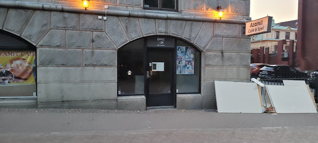 Opinii despre Azamit Café & Spel în Örnsköldsvik - Gastronomi och hotellverksamhet