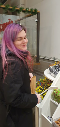 Opinii despre Triumf Glass & Godis în Västra Frölunda - Gastronomi och hotellverksamhet