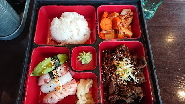 Tezukuri Sushi - Gastronomi och hotellverksamhet