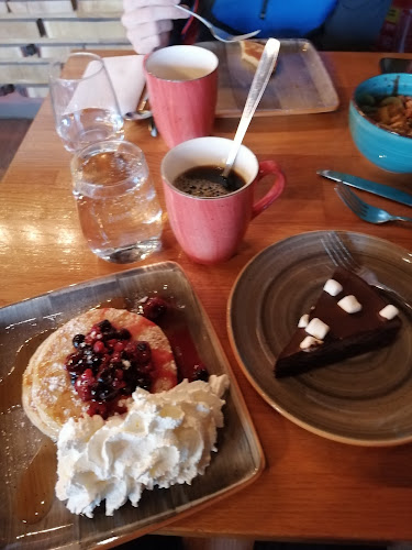 Melrose Café - Gastronomi och hotellverksamhet