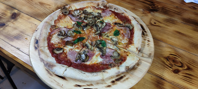 Pizza Garage - Gastronomi och hotellverksamhet