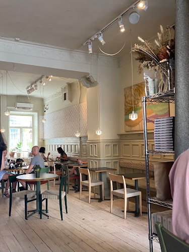 Cafè Pom & Flora Vasastan - Gastronomi och hotellverksamhet