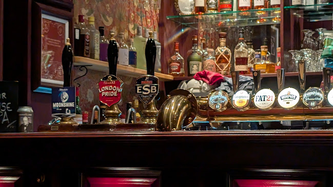 Churchill Arms - Gastronomi och hotellverksamhet