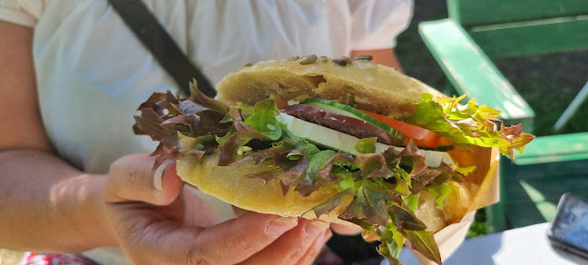 Hjort-Olârs kafé Phone number