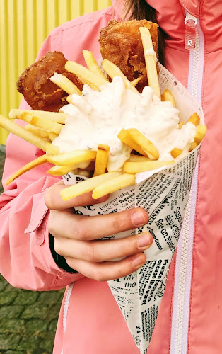 Opinii despre Arvidsons Kiosk Och Fisk în Marstrand - Gastronomi och hotellverksamhet