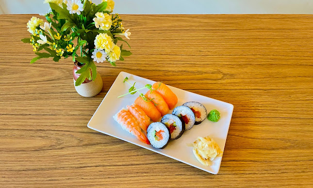 Opinii despre 7-Bitar Sushibar Svedmyra în Enskede - Gastronomi och hotellverksamhet