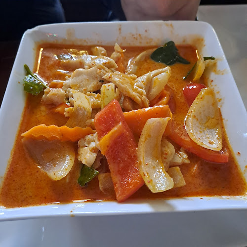 Lai Thai - Gastronomi och hotellverksamhet