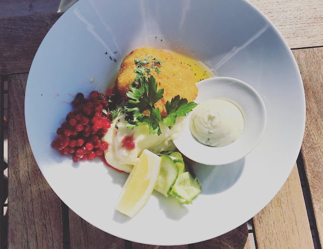 Mormors Bistro i hamnen Stora Rör - Färjestaden