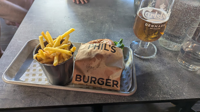Phil's Burger - Gastronomi och hotellverksamhet