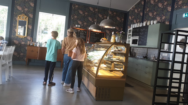 Barbros Café Open Times