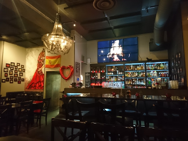 Caliente Tapasbar City - Gastronomi och hotellverksamhet