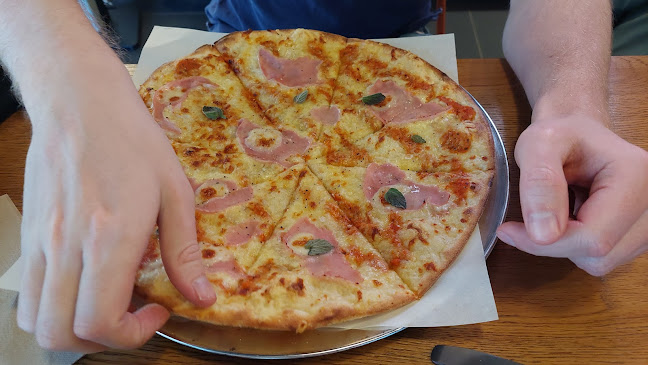 Crust Pizza Lab - Gastronomi och hotellverksamhet