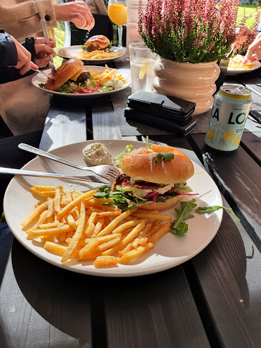 Comentarii opinii despre Button Town Café