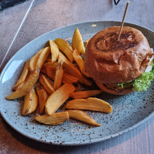 Comentarii opinii despre Manis Restaurang & Sportbar