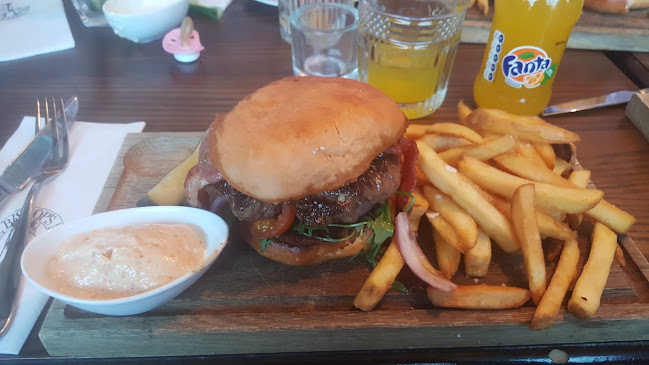 The Bishops Arms - Gastronomi och hotellverksamhet