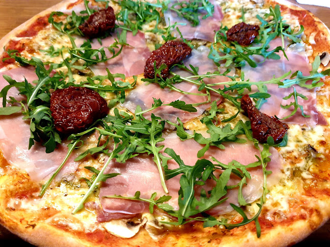 Skogshöjdens Pizzeria - Gastronomi och hotellverksamhet