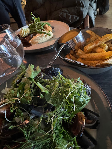 Opinii despre Chalenius & Fredins în Halmstad - Gastronomi och hotellverksamhet