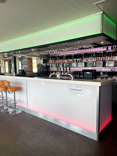 Opinii despre Marina Sportsbar în Östhammar - Gastronomi och hotellverksamhet