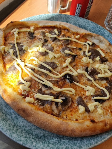 http://www.rosenpizzeria.se/