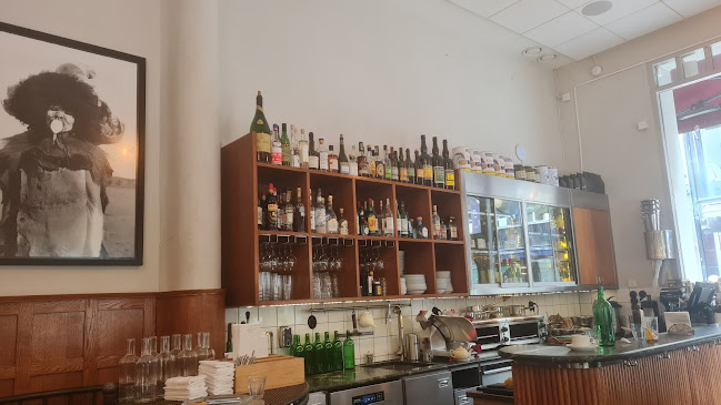 Schmaltz Bar & Delicatessen - Gastronomi och hotellverksamhet