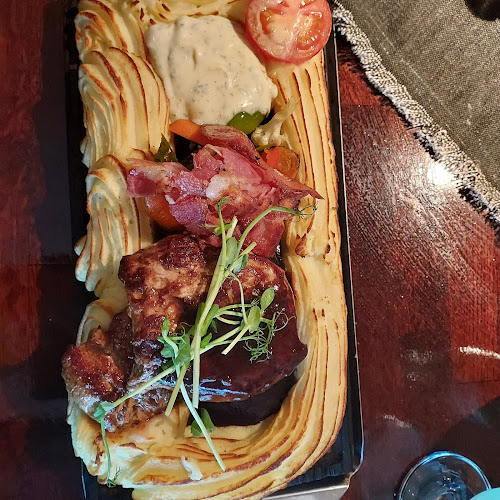 Black and White - Gastronomi och hotellverksamhet