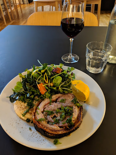 Opinii despre Julie Vinbar în Malmö - Gastronomi och hotellverksamhet