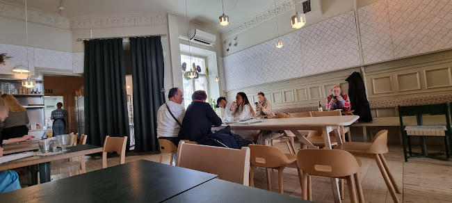 Cafè Pom & Flora Vasastan Phone number