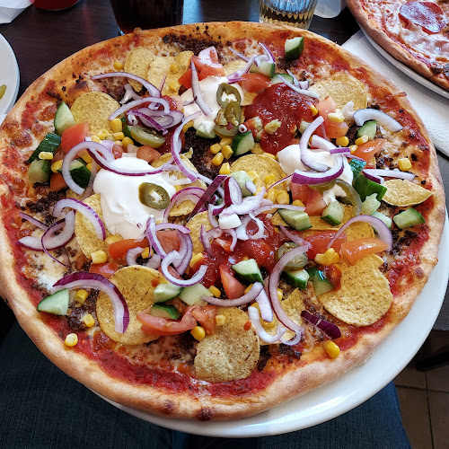 Reviews of Pizzeria Papillon in Sala - Gastronomi och hotellverksamhet