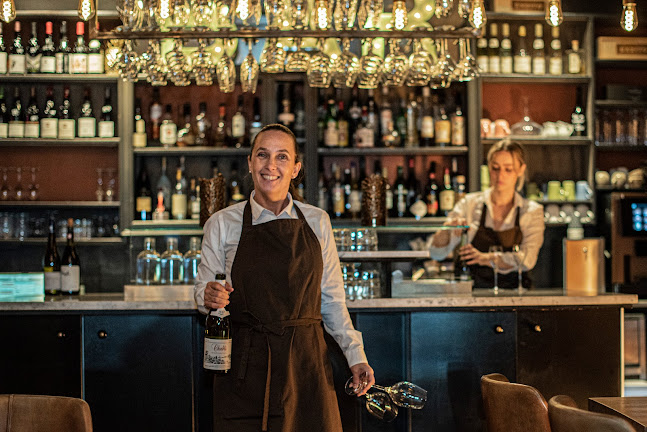 Bistro V - Gastronomi och hotellverksamhet