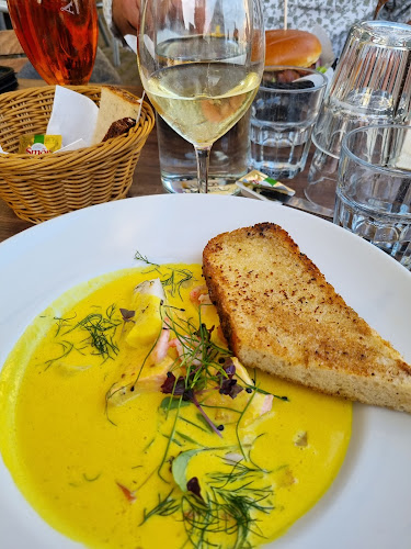 Comments and reviews of Roy's Mat o Bar