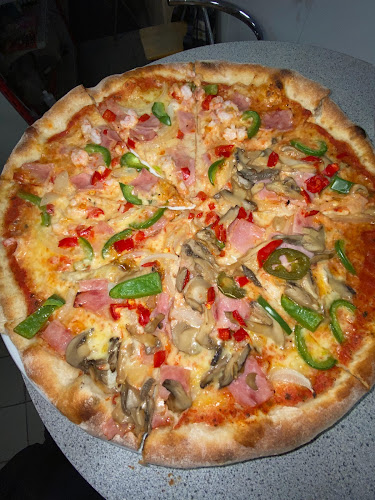 Simons pizzeria - Gastronomi och hotellverksamhet