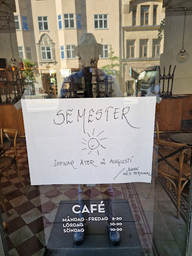 Comments and reviews of Café