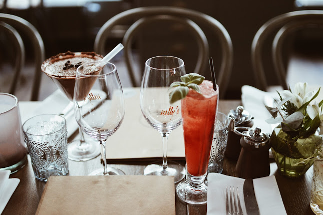 Nelly's Food Etc Open Times