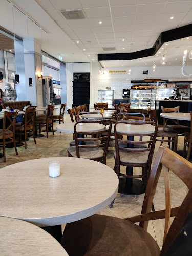 Festival café - Gastronomi och hotellverksamhet