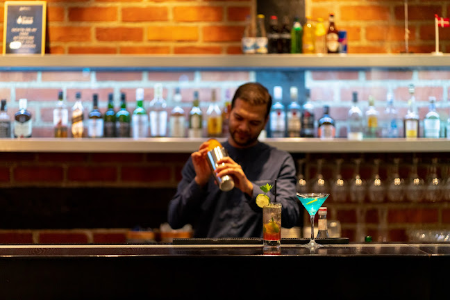 Thott's Restaurant Open Times