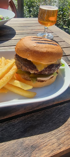 Mormors Bistro i hamnen Stora Rör - Gastronomi och hotellverksamhet