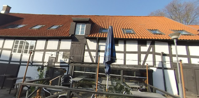 Comentarii opinii despre The Headless Swan