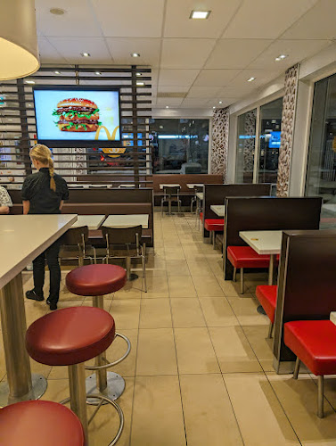 Opinii despre McDonald's Gävle Hemlingby în Gävle - Gastronomi och hotellverksamhet