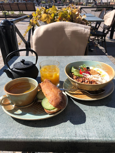 Opinii despre Bellis Café & Cocktails în Kungsbacka - Gastronomi och hotellverksamhet