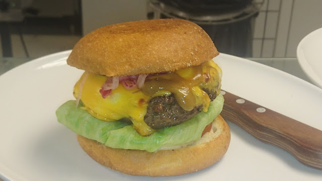 Bullseye Saloon - Gastronomi och hotellverksamhet