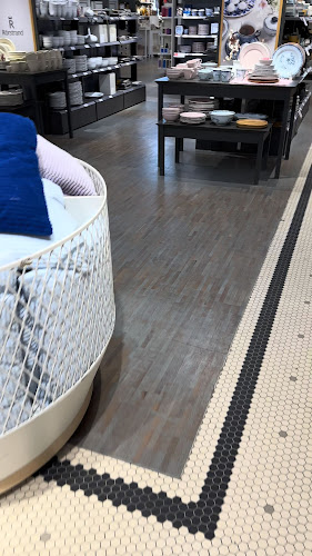 Sally Voltaire & Systrar