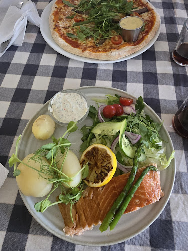 Reviews of Restaurang & Café Papa Jun in Kvicksund - Gastronomi och hotellverksamhet