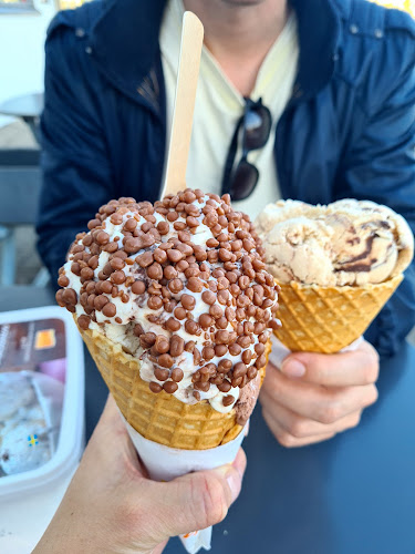 Opinii despre Triumf Glass & Godis în Västra Frölunda - Gastronomi och hotellverksamhet