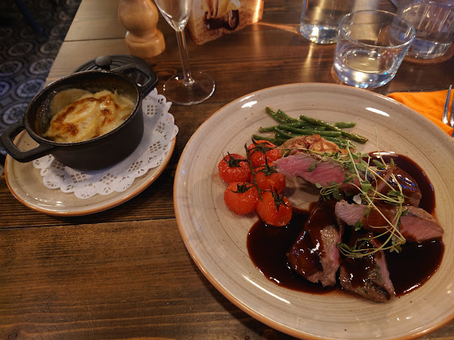 Pomodoro - Gastronomi och hotellverksamhet