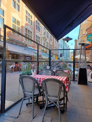 Pitza - Gastronomi och hotellverksamhet