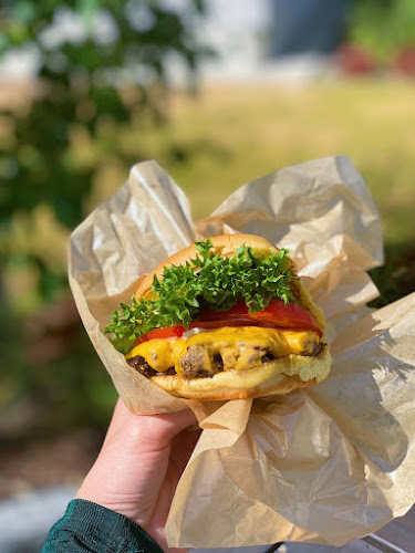 ZIGZAG BURGER - Gastronomi och hotellverksamhet