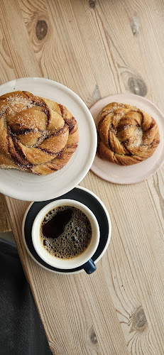 Bruket kaffebar Phone number