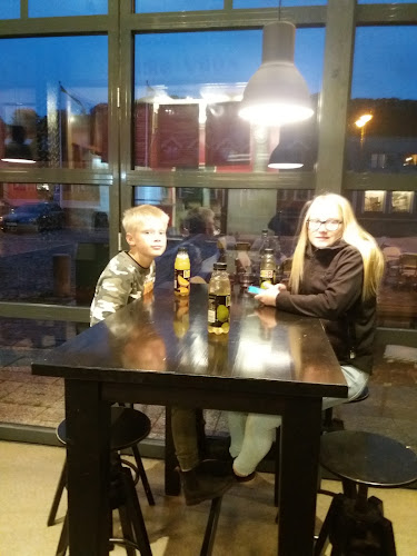 Opinii despre Torggårdens Grill & Kiosk în Båstad - Gastronomi och hotellverksamhet